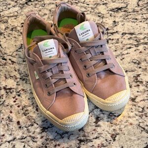 Cariuma OCA Low Canvas Sneaker (considered gray but taupe in reality)
